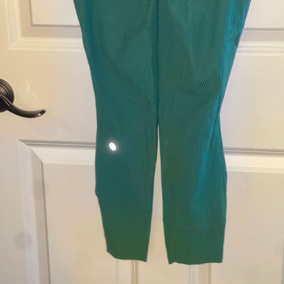 Lululemon Base Pace High-Rise Ribbed Tight 25"
Everglade Green 2021 Style W5EAPS - Picture 4 of 7